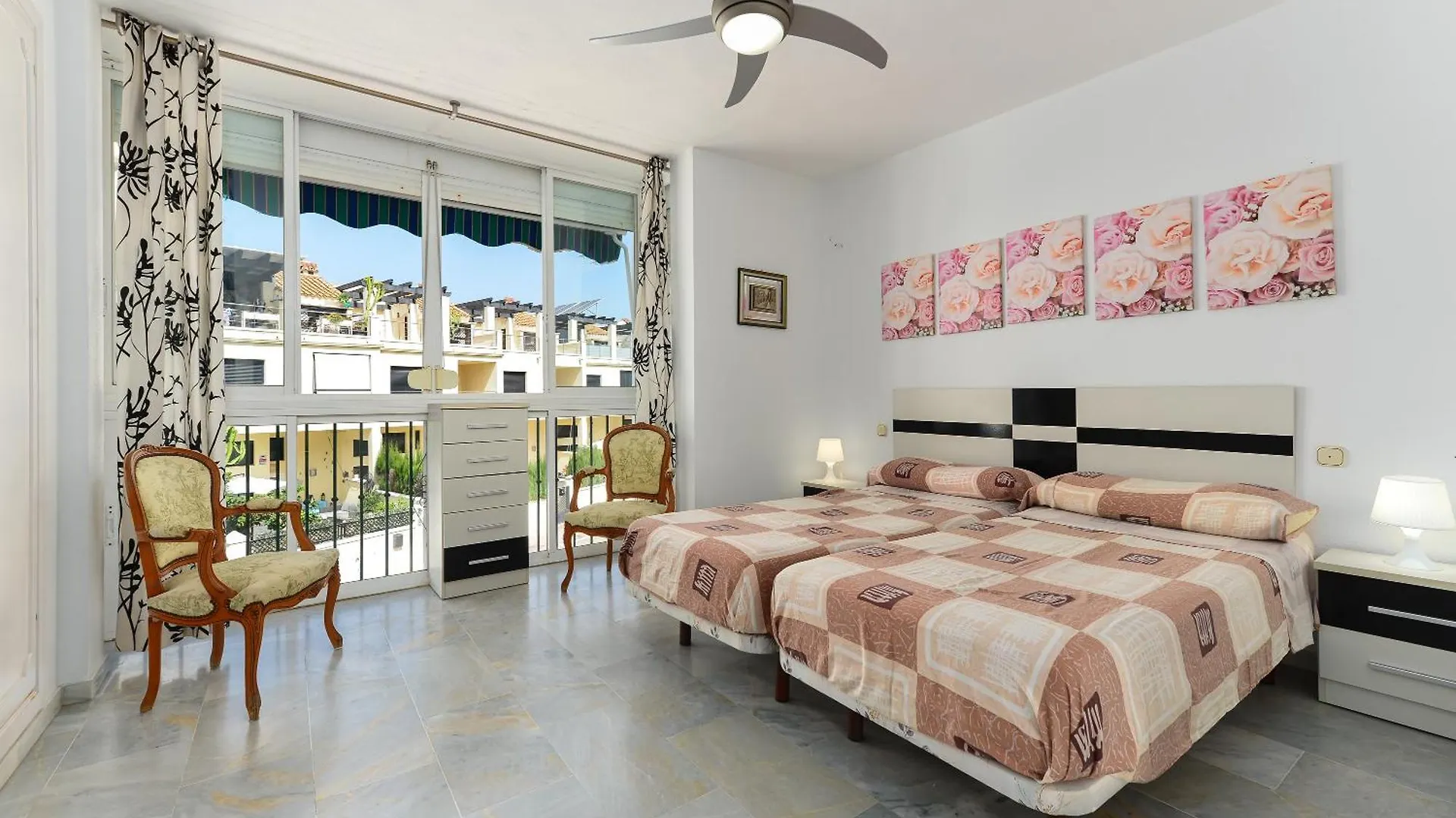 Spacious Beachfront Holiday Home Estepona